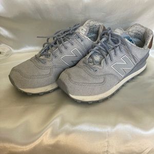 New Balance 574 Light Gray Denim/
Bronze Shoes Women's Size US 7 B
(WL574AEA)